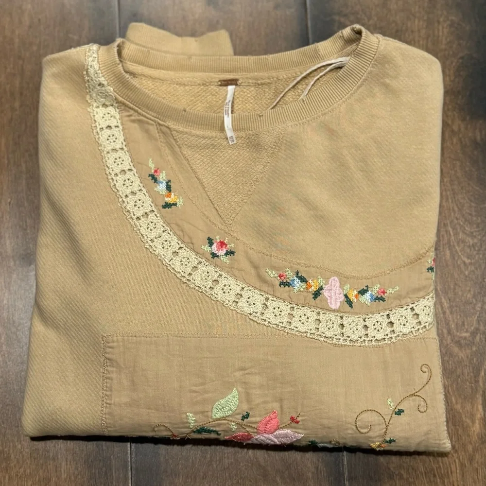 Free People GRAMS ATTIC SWEATSHIRT - Picture 16 of 16